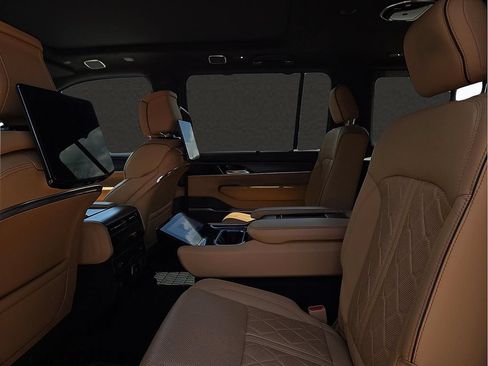 Used 2025 Jeep Grand Wagoneer Series III w/ Rear Seat Video Group 1 AWD/4WD image 10