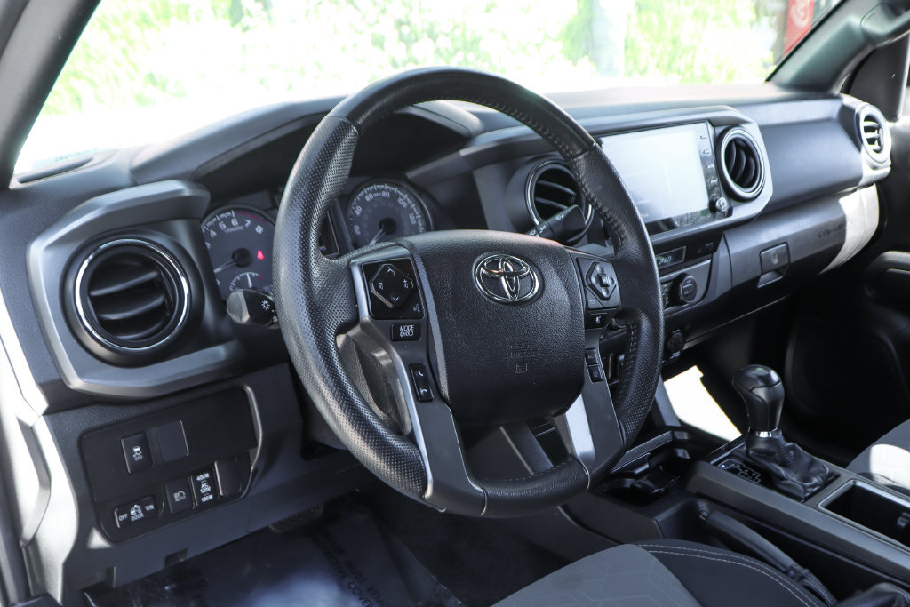 Used 2021 Toyota Tacoma TRD Off-Road w/ Technology Package AWD/4WD image 17