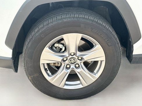 Used 2025 Toyota RAV4 XLE AWD/4WD image 28