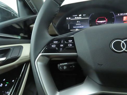 Used 2025 Audi A6 e-tron Premium Plus w/ Premium Plus image 12