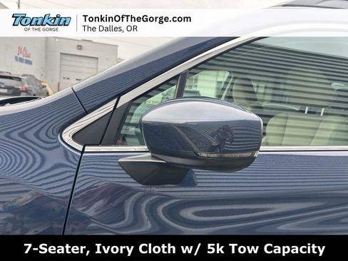 Used 2025 Subaru Ascent Premium w/ Premium Package image 5