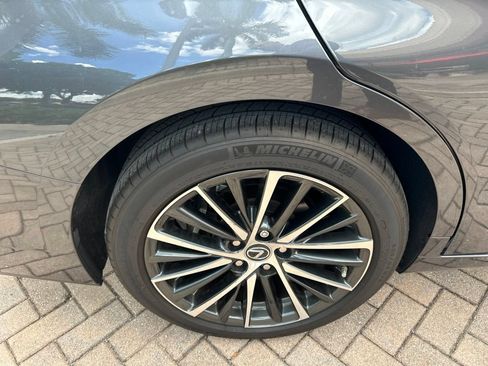 Used 2025 Lexus ES 350 w/ Premium Package FWD image 10