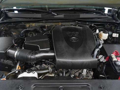 Used 2021 Toyota Tacoma TRD Sport AWD/4WD image 32