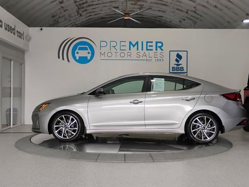 Used 2020 Hyundai Elantra Limited FWD image 3