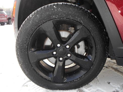 Certified 2024 Jeep Grand Cherokee Limited w/ Black Appearance Package image 11