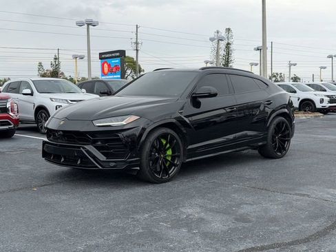 Used 2022 Lamborghini Urus image 2