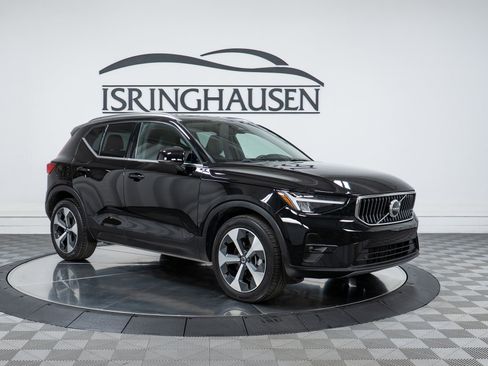 Used 2023 Volvo XC40 B5 Plus w/ Protection Package Premier image 3