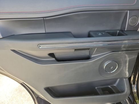 Used 2023 Ford Expedition Limited image 11