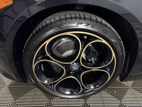 Used 2025 Alfa Romeo Giulia AWD image 11