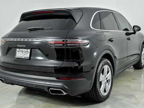 Used 2023 Porsche Cayenne AWD/4WD image 10