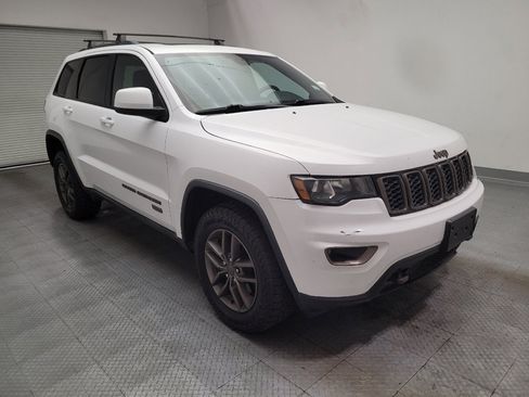 Used 2017 Jeep Grand Cherokee Laredo AWD/4WD image 13