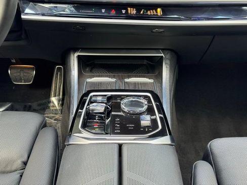 Certified 2024 BMW 760i xDrive AWD/4WD image 21