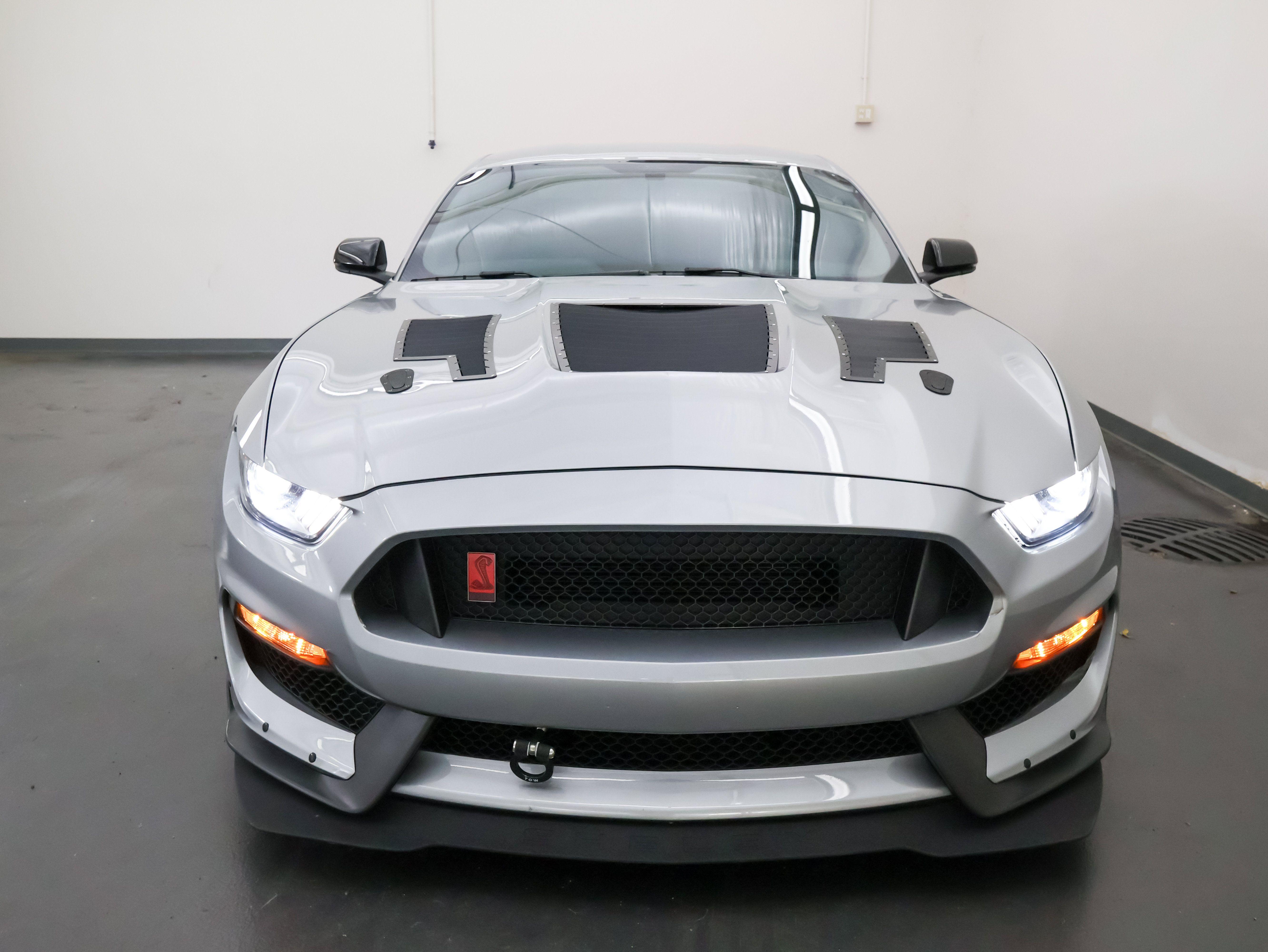 Used 2020 Ford Mustang Shelby GT350R w/ GT350R Equipment Group 920A RWD image 8