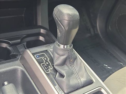 Used 2022 Toyota Tacoma SR5 RWD image 11