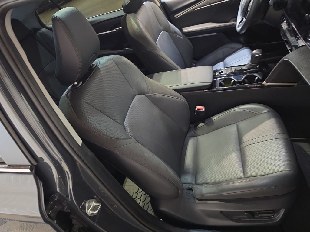 Used 2025 Toyota Camry XLE FWD image 26