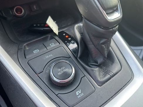 Used 2022 Toyota RAV4 XLE Premium image 36