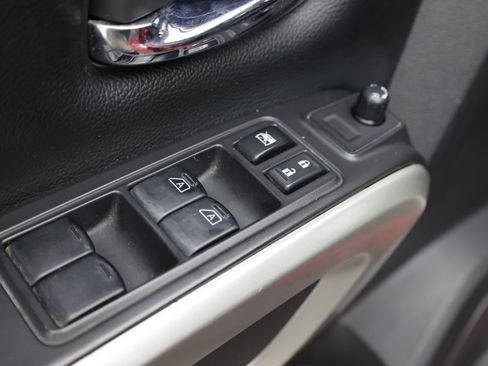 Used 2022 Nissan Titan SV RWD image 15