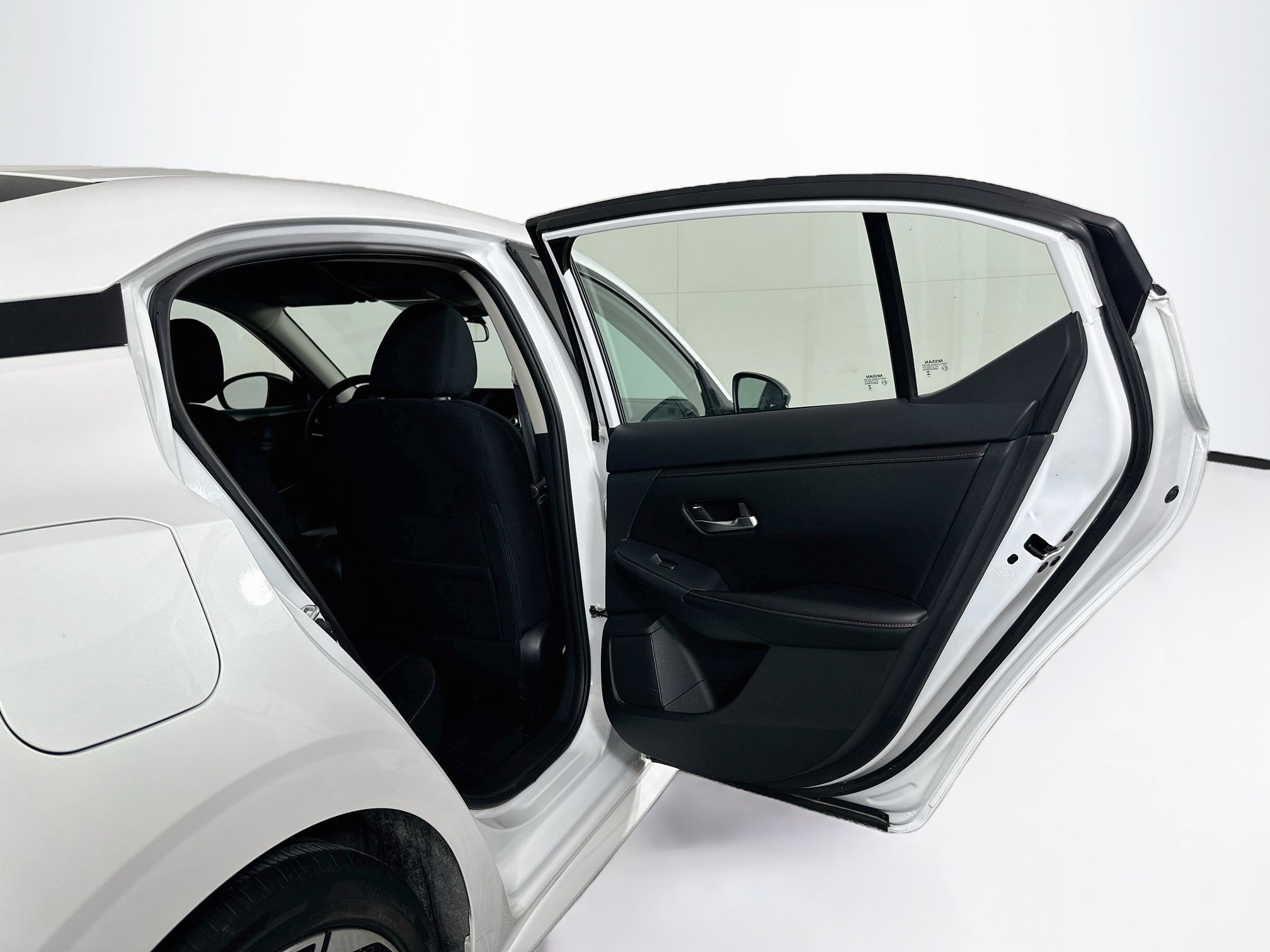 Used 2025 Nissan Sentra SR FWD image 28