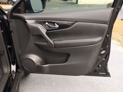 Used 2017 Nissan Rogue SL w/ SL Premium Package image 36