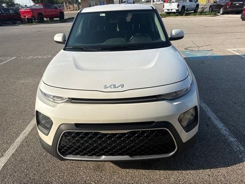 Used 2022 Kia Soul LX w/ Technology Package FWD image 2