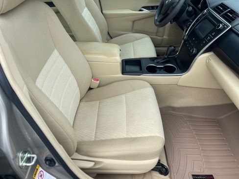 Used 2017 Toyota Camry LE FWD image 19