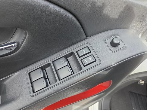 Used 2025 Nissan Frontier PRO-4X image 15