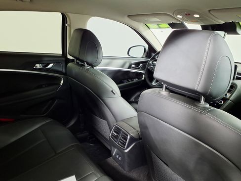 Certified 2025 Genesis G70 2.5T image 11