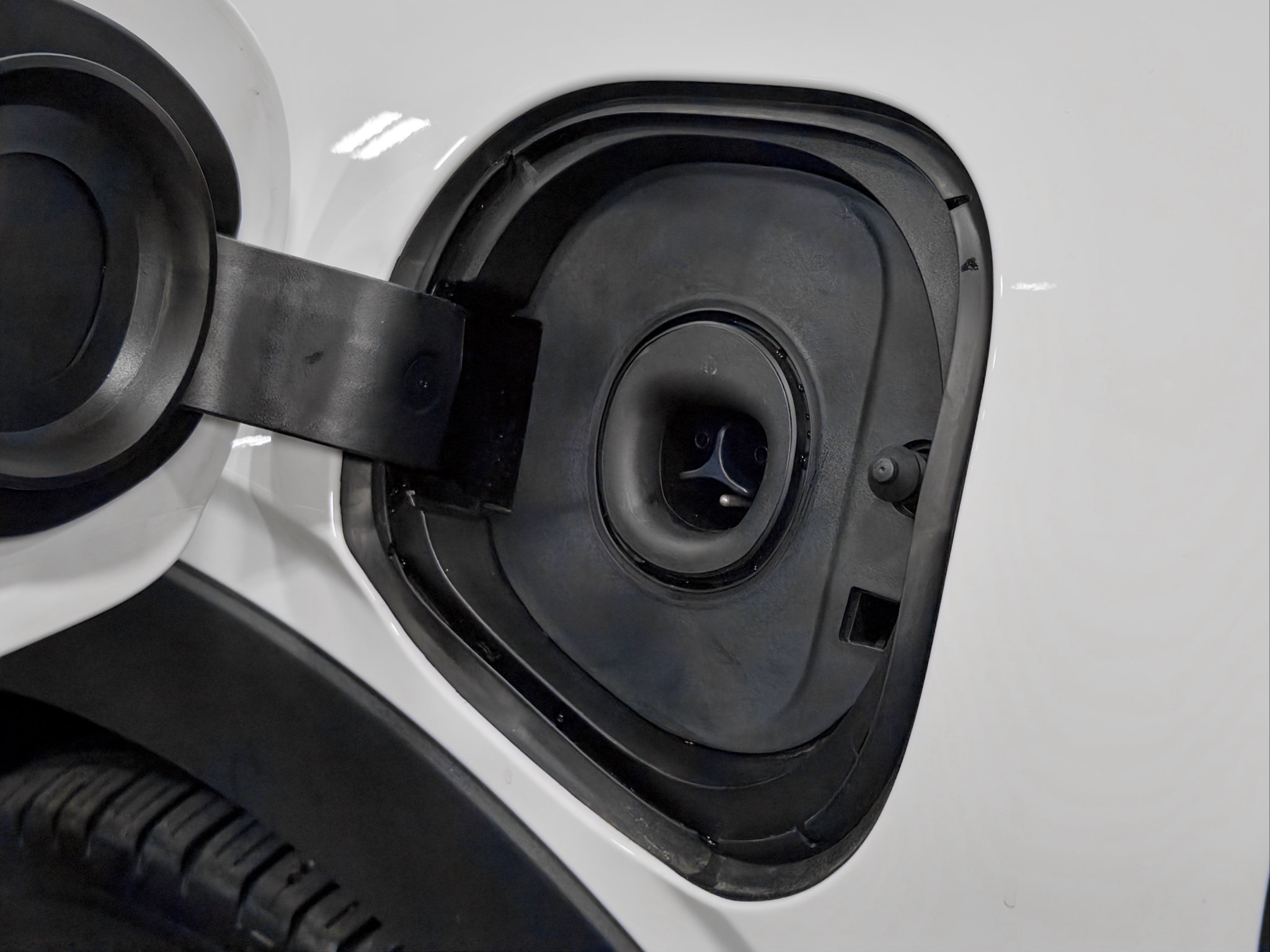 Used 2027 Chevrolet Bolt RS FWD image 5