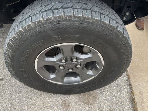 Used 2020 Jeep Gladiator Rubicon image 5