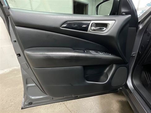 Used 2020 Nissan Pathfinder SV FWD image 9