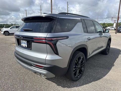 New 2026 Chevrolet Traverse LT w/ Driver Confidence Package FWD image 9
