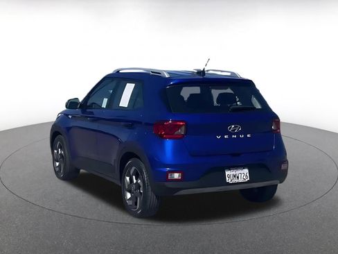 Used 2025 Hyundai Venue SEL image 11