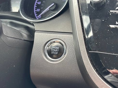 Used 2019 Toyota Camry LE w/ Convenience Package FWD image 19