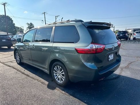 Used 2018 Toyota Sienna XLE w/ XLE Navigation Package FWD image 6