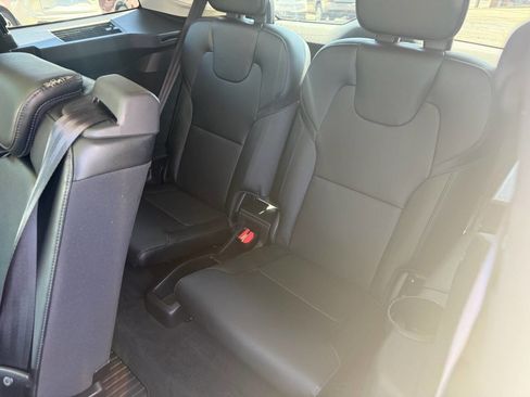 Used 2019 Volvo XC90 T5 Momentum w/ Protection Package Premier FWD image 11