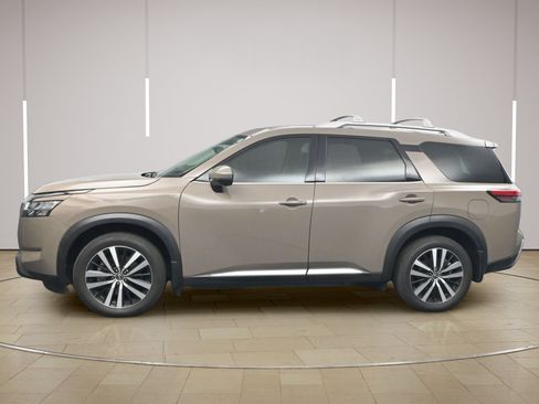 Certified 2024 Nissan Pathfinder Platinum FWD image 4