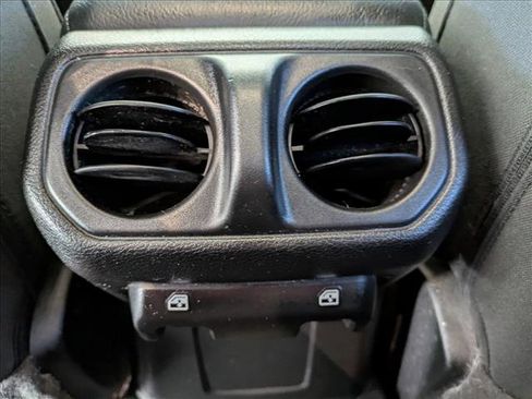 Used 2021 Jeep Gladiator Sport image 16