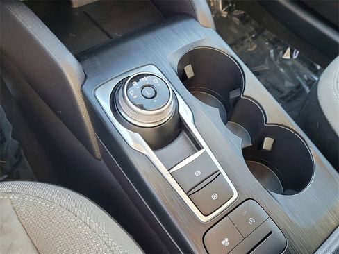 Used 2022 Ford Escape SE w/ SE Sport Appearance Package image 25