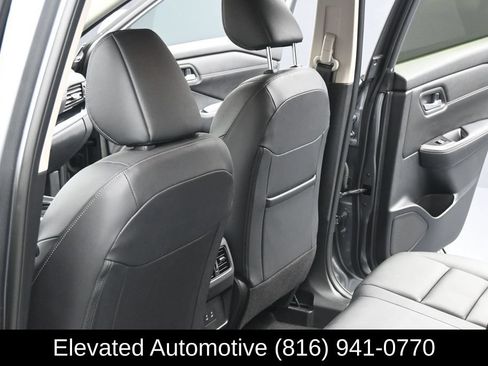 Used 2025 Nissan Rogue SL AWD/4WD image 18