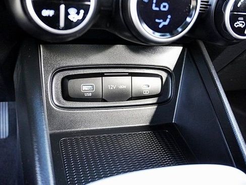 Certified 2025 Hyundai Venue SEL FWD image 29