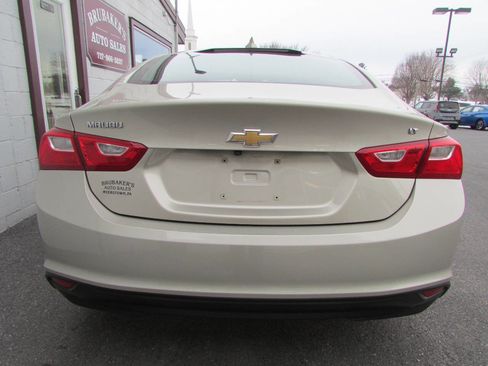 Used 2016 Chevrolet Malibu LT image 2