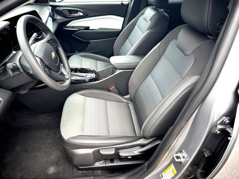 Used 2026 Chevrolet Trax LT FWD image 12