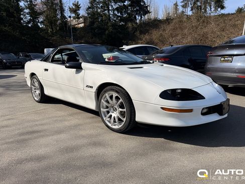 Used 1994 Chevrolet Camaro Z28 image 3