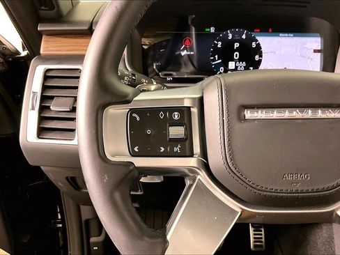 Used 2024 Land Rover Discovery Dynamic SE AWD/4WD image 10