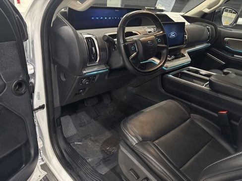 Used 2025 Ford Expedition Max Platinum AWD/4WD image 12