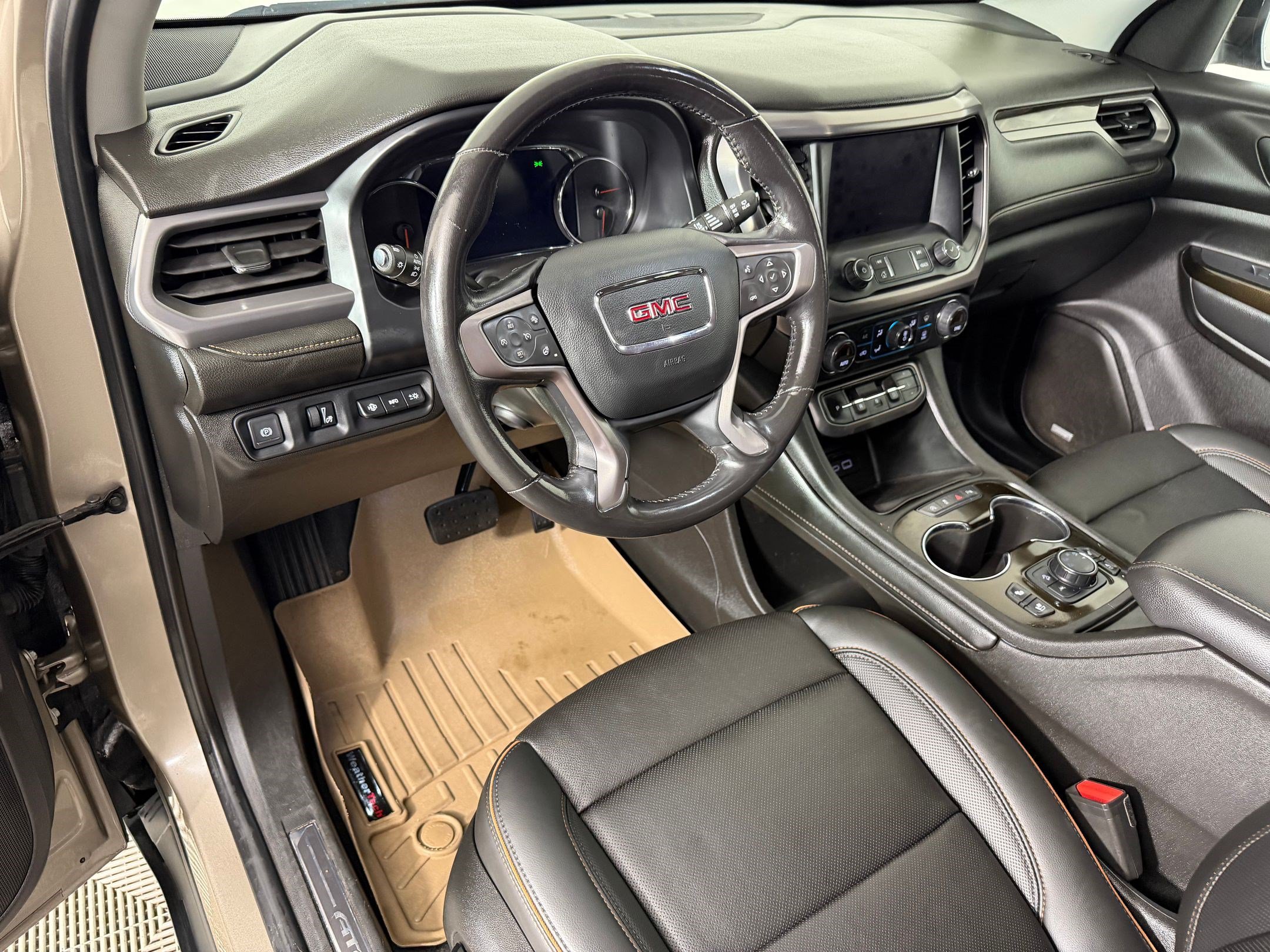 Used 2022 GMC Acadia AT4 w/ Technology Package AWD/4WD image 4