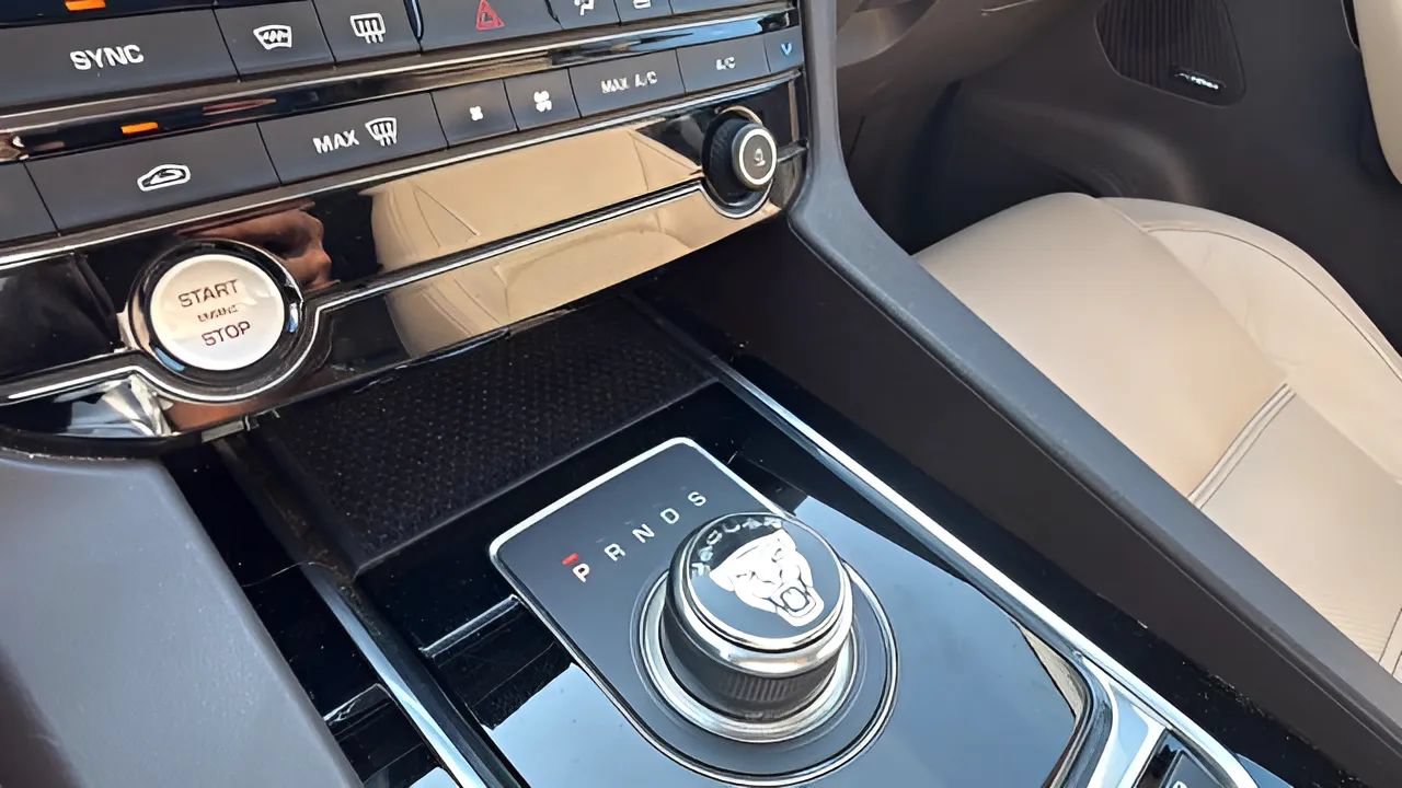 Used 2018 Jaguar F-PACE Prestige AWD/4WD image 16