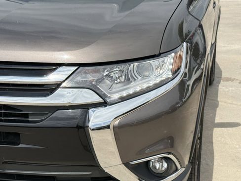 Used 2018 Mitsubishi Outlander ES AWD/4WD image 11