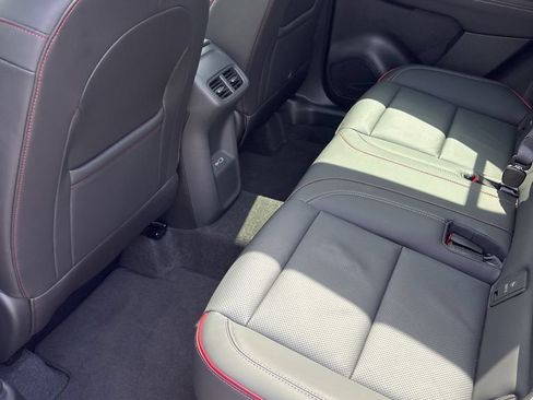 Used 2023 Buick Envision Essence w/ Technology Package I AWD/4WD image 18