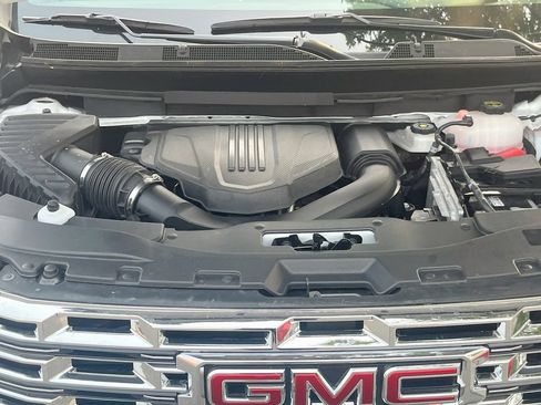 Used 2025 GMC Acadia Elevation w/ Elevation Premium Package AWD/4WD image 31